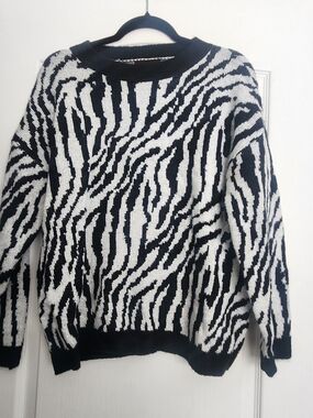 Hemish Black & White Zebra Print Crewneck Sweater M EUC